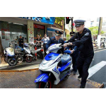 眾多且不守規(guī)矩的電動(dòng)車在路上，給交通治理帶了極大困擾